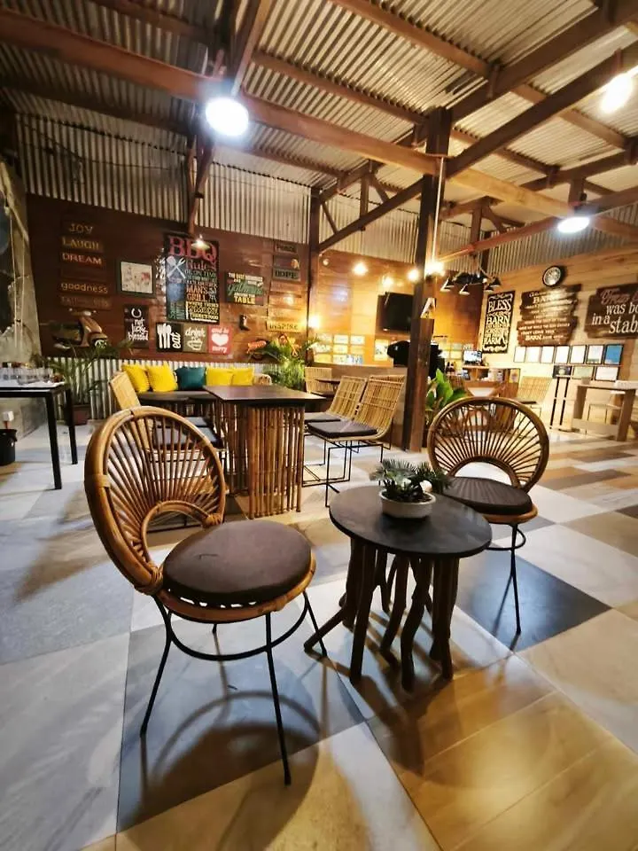 Eyy Hostel Panglao