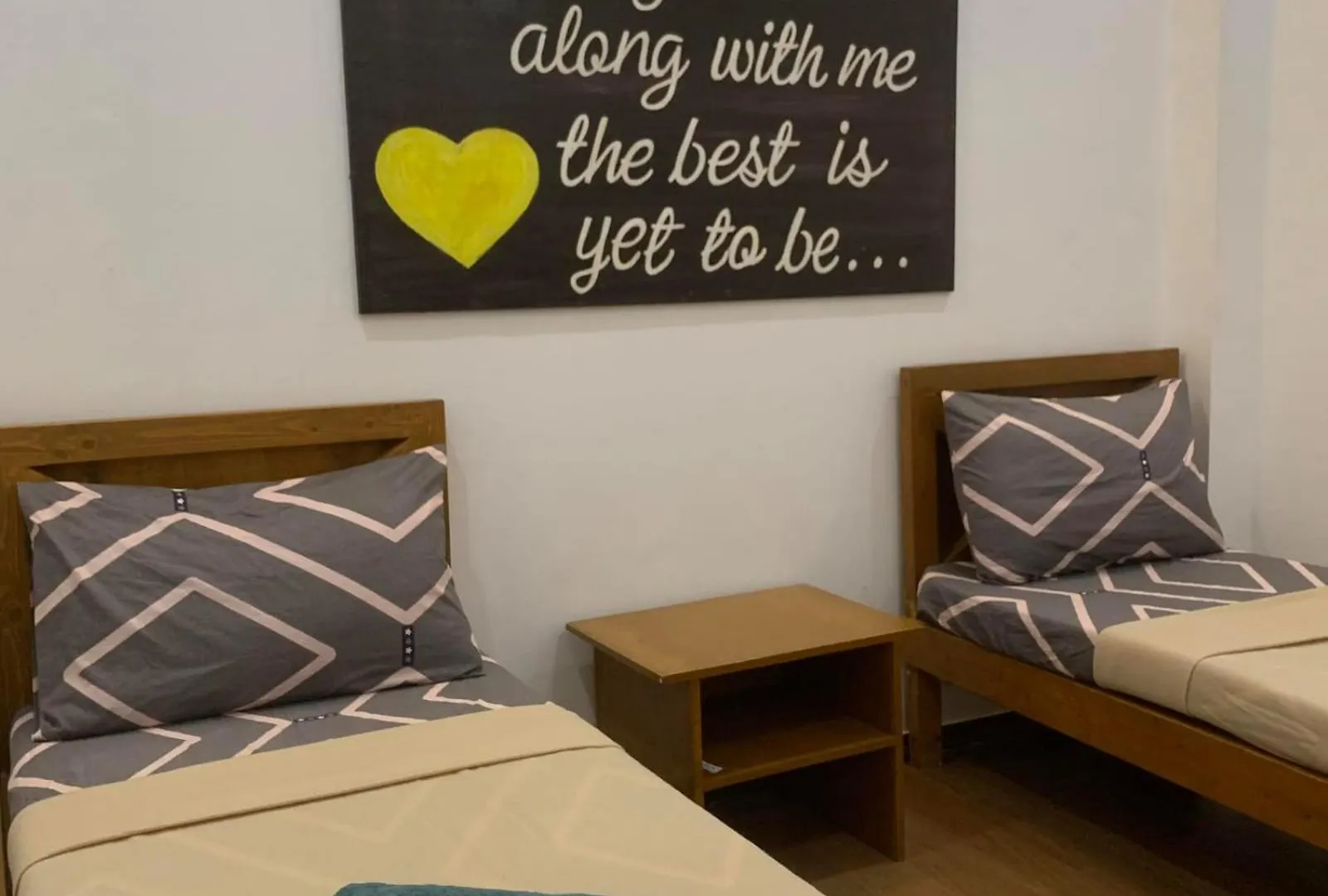 Eyy Hostel Panglao